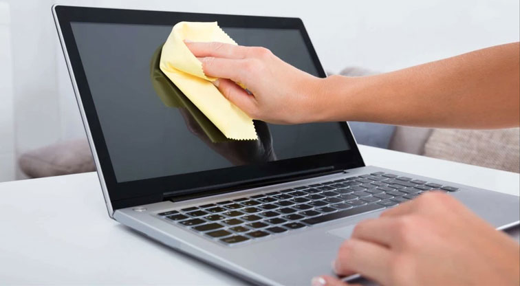 The Best Way to Cleaning Macbook Screen Easily